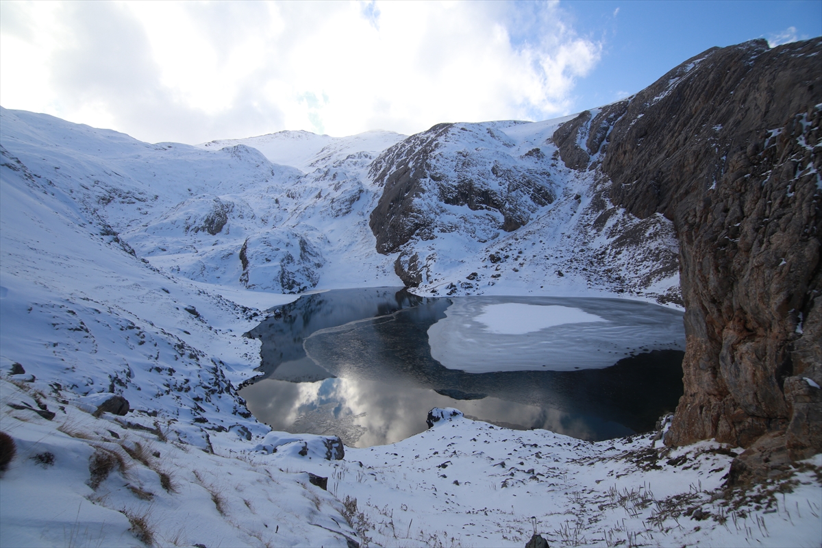 Konya sınırındaki buzul göllerinin kış güzelliği büyülüyor 6