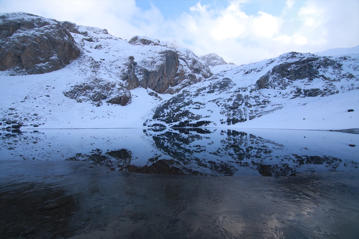 Konya sınırındaki buzul göllerinin kış güzelliği büyülüyor 7