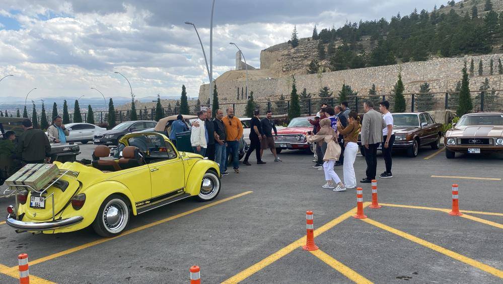 Klasik otomobili ile Konya’nın Antik Kenti’ne geldi 12