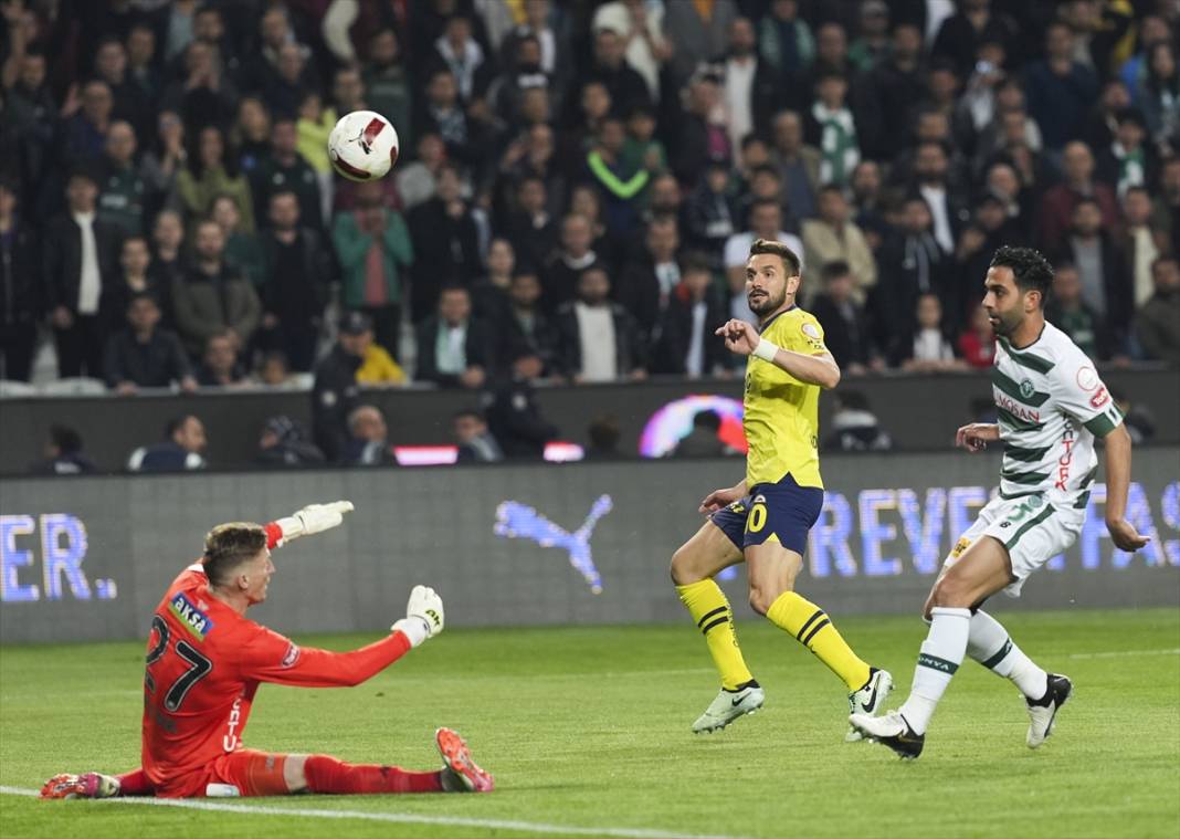 Konyaspor’un altın puanı kaptığı Fenerbahçe maçından kareler 57
