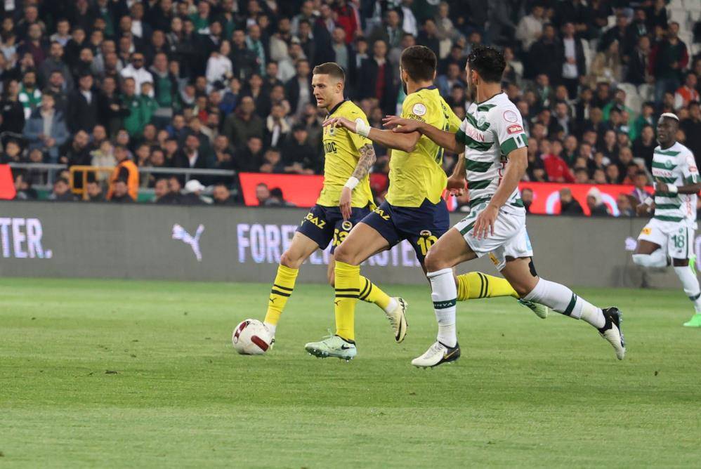 Konyaspor’un altın puanı kaptığı Fenerbahçe maçından kareler 72
