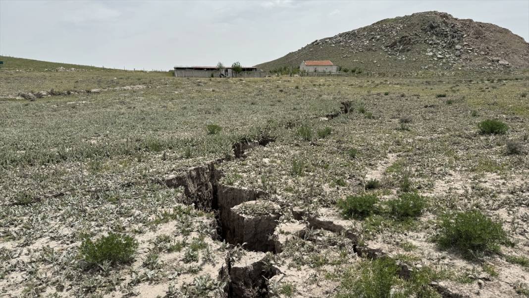 Konya’da yer yarıldı! Görüntü korkutuyor 6