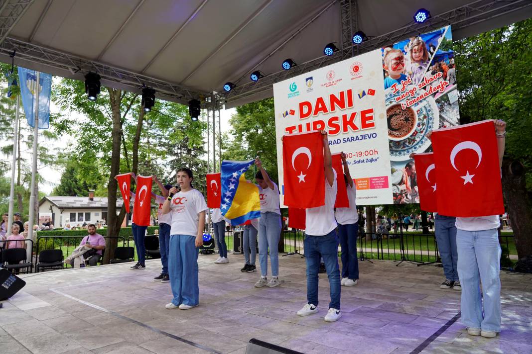 Selçuklu Belediyesi Bosnalı çocukların yüzünü güldürdü 10