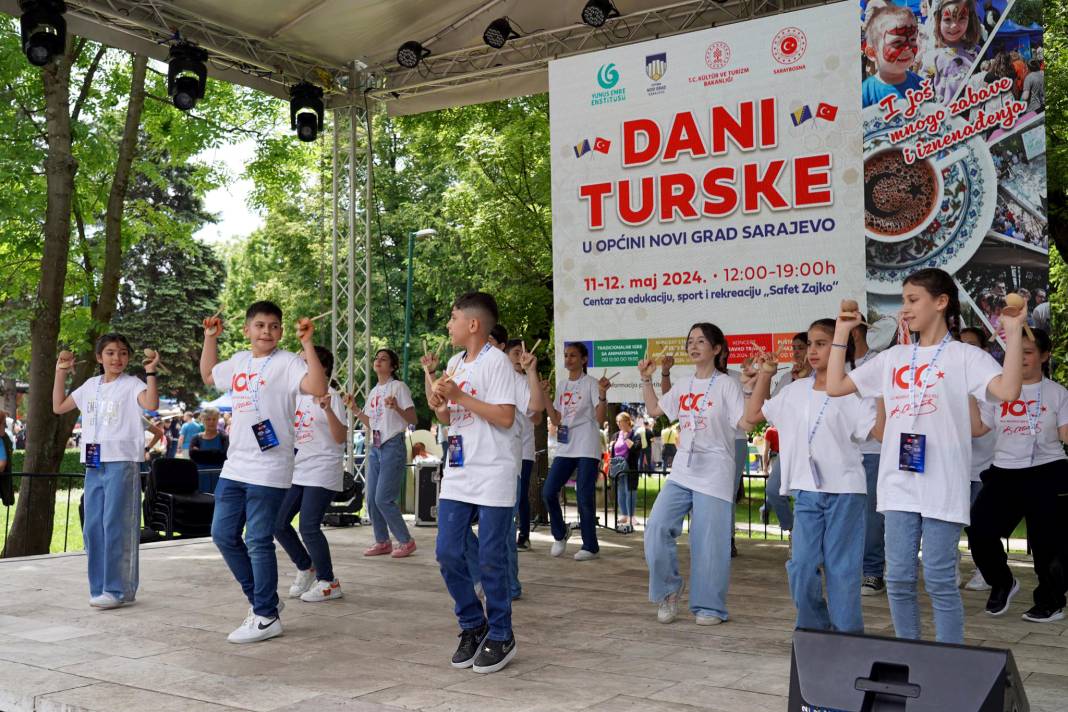 Selçuklu Belediyesi Bosnalı çocukların yüzünü güldürdü 11