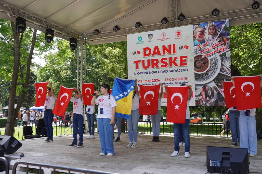 Selçuklu Belediyesi Bosnalı çocukların yüzünü güldürdü 12