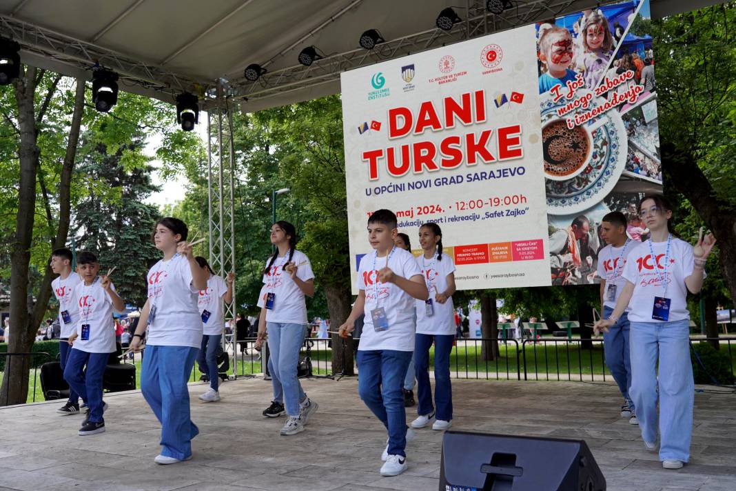 Selçuklu Belediyesi Bosnalı çocukların yüzünü güldürdü 14