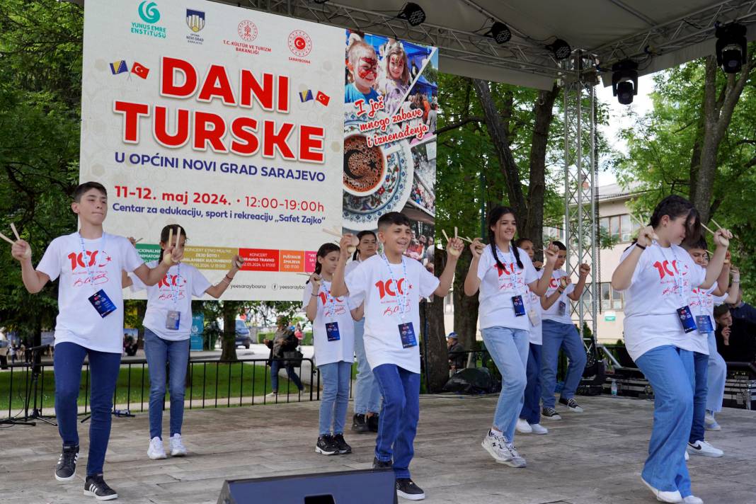 Selçuklu Belediyesi Bosnalı çocukların yüzünü güldürdü 16