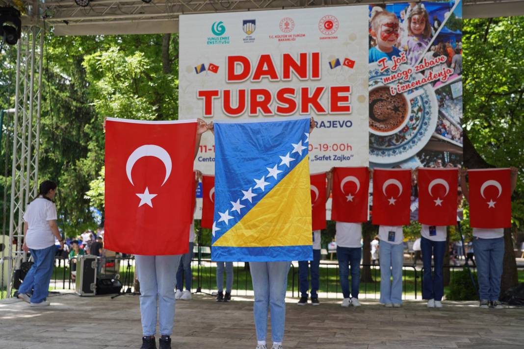 Selçuklu Belediyesi Bosnalı çocukların yüzünü güldürdü 8