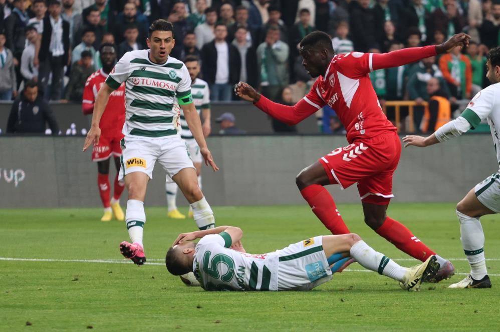 Konyaspor ilk yarıda fişi çekti! 3 gollü maçtan kareler 11