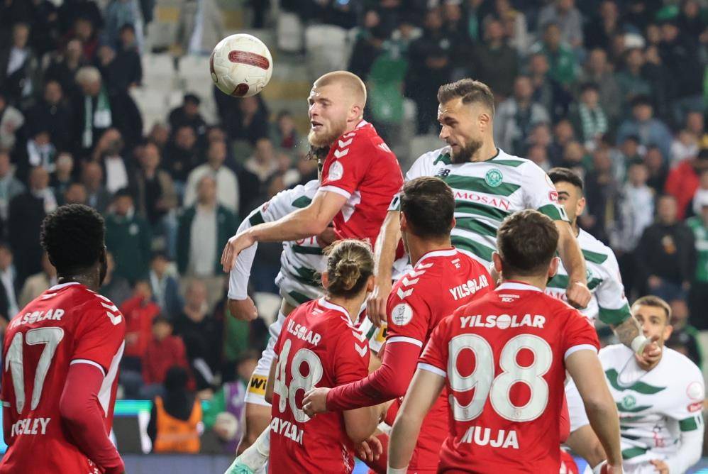 Konyaspor ilk yarıda fişi çekti! 3 gollü maçtan kareler 14