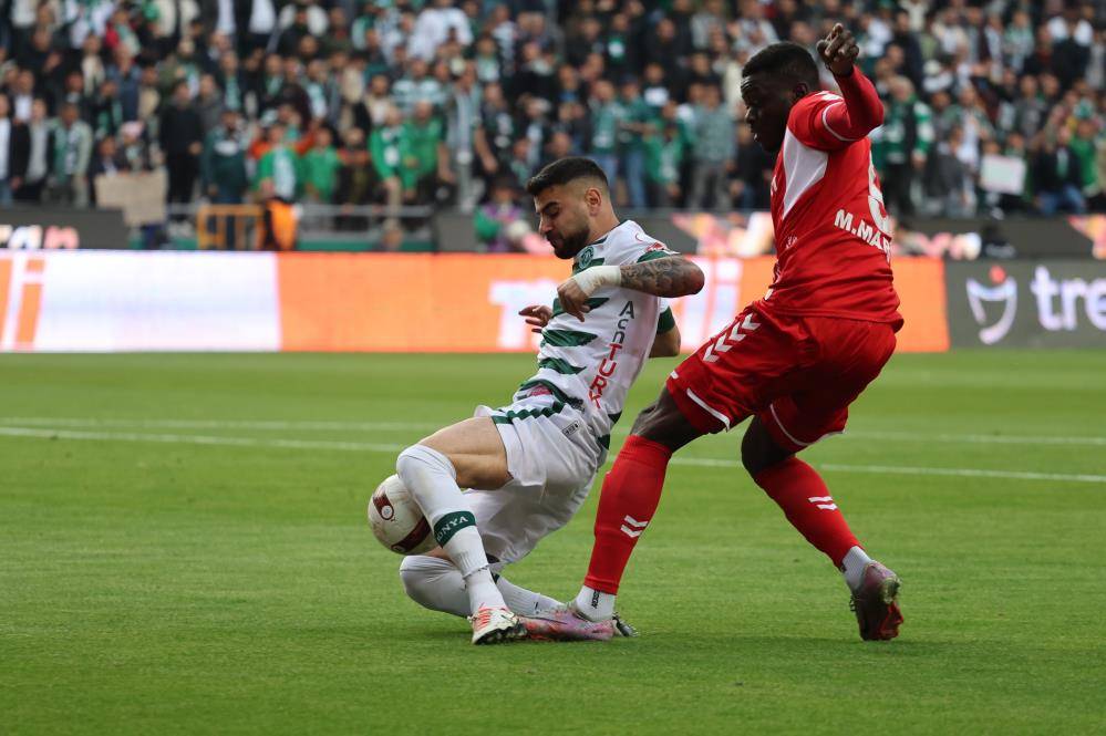 Konyaspor ilk yarıda fişi çekti! 3 gollü maçtan kareler 15