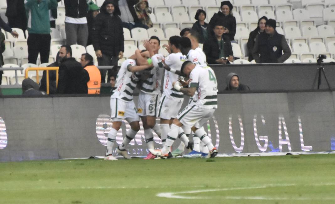 Konyaspor ilk yarıda fişi çekti! 3 gollü maçtan kareler 26