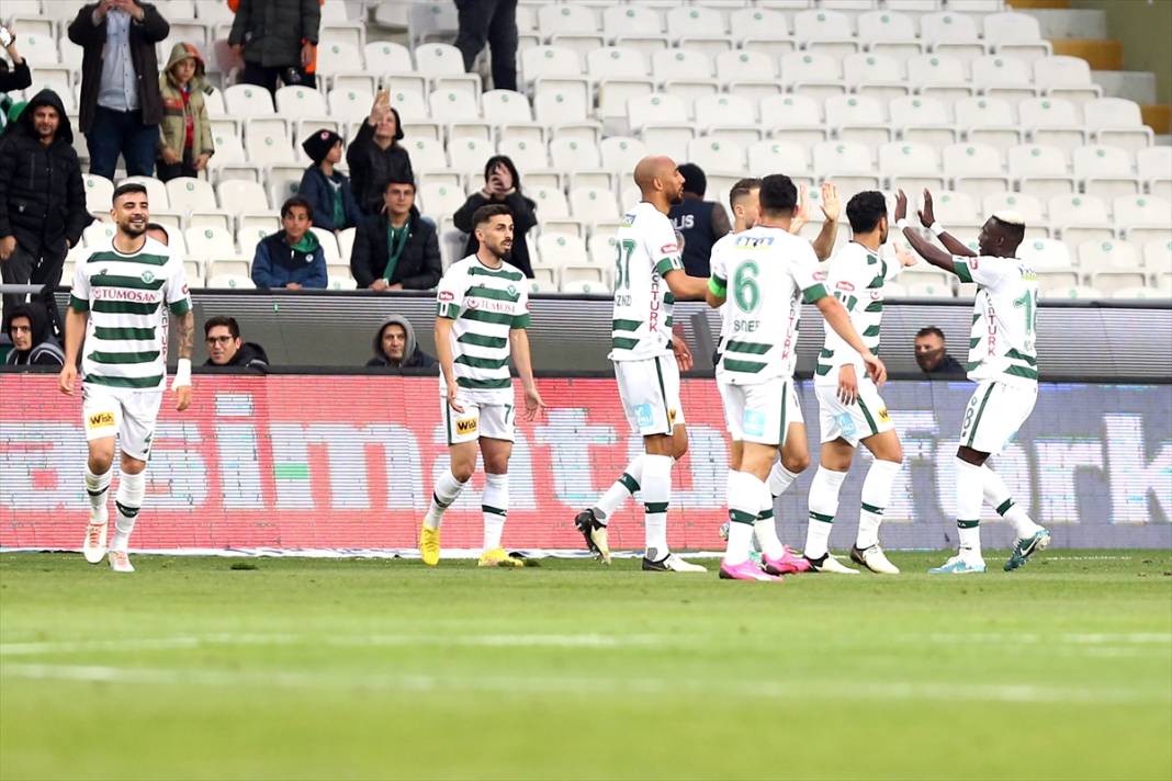 Konyaspor ilk yarıda fişi çekti! 3 gollü maçtan kareler 35