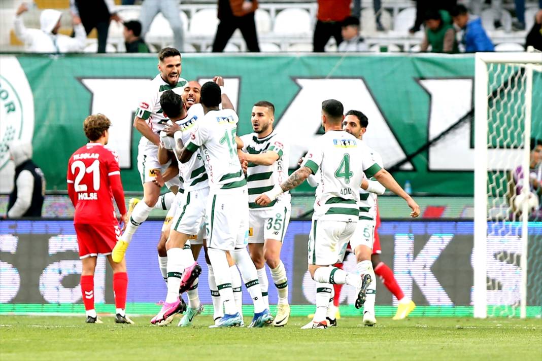 Konyaspor ilk yarıda fişi çekti! 3 gollü maçtan kareler 36