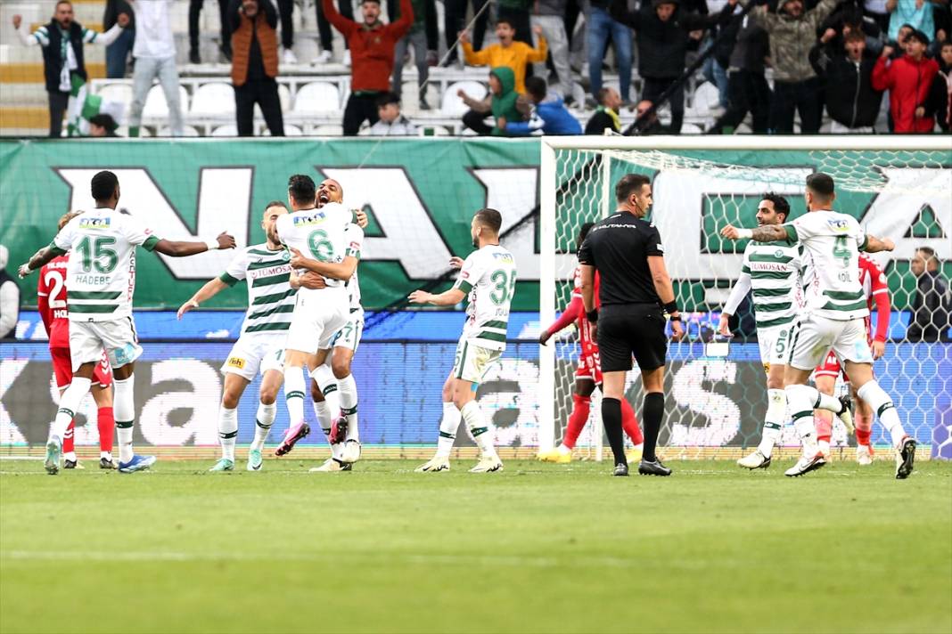 Konyaspor ilk yarıda fişi çekti! 3 gollü maçtan kareler 42