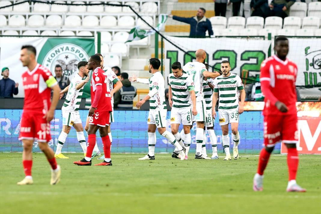 Konyaspor ilk yarıda fişi çekti! 3 gollü maçtan kareler 45