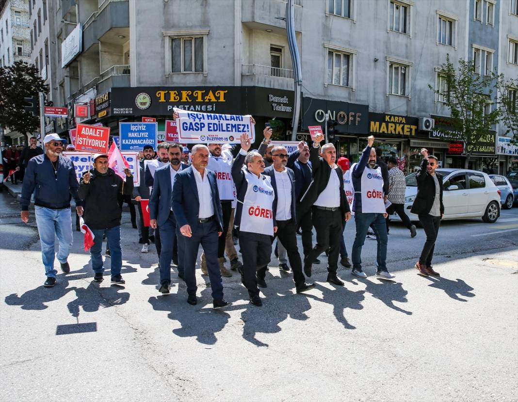 İşten çıkarılan belediye çalışanları sokağa döküldü 10