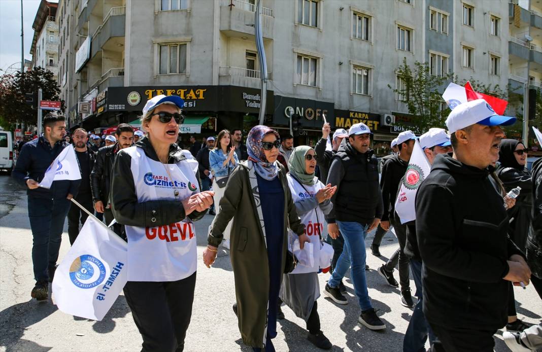 İşten çıkarılan belediye çalışanları sokağa döküldü 8