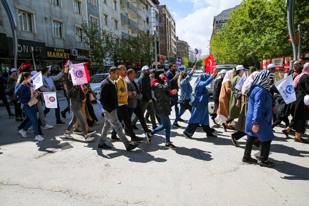 İşten çıkarılan belediye çalışanları sokağa döküldü 9