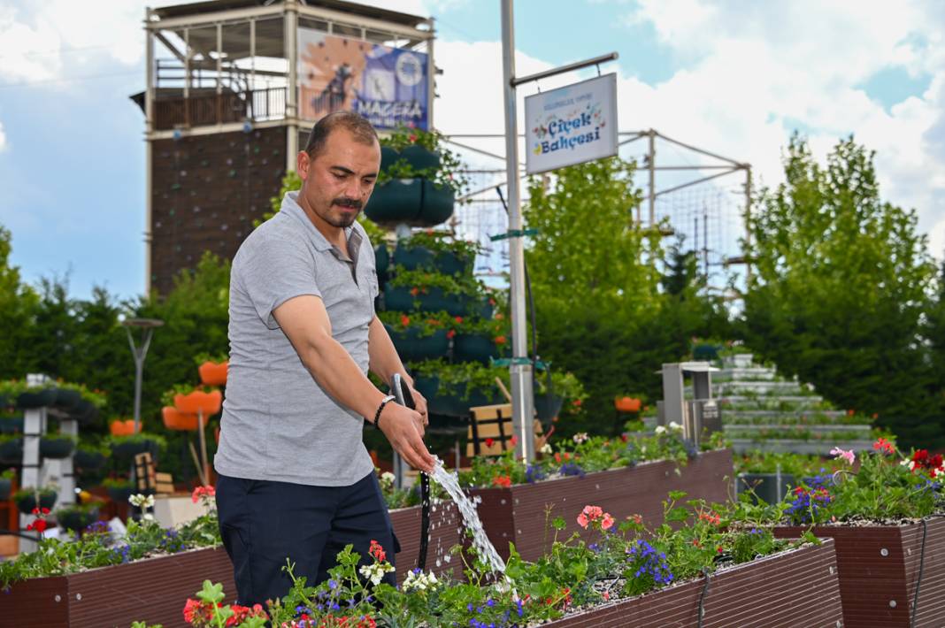 Konya’nın ünlü bahçesi 395 bin adet çiçekle donatılıyor 5