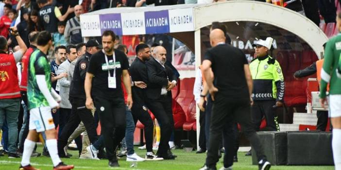 Konyaspor maçında Kayserispor başkanının sahaya girdiği anlar
