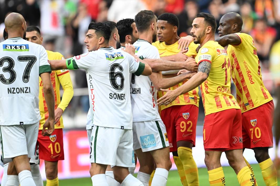 Ligde kalma hesapları yapan Konyaspor’un Kayserispor maçından kareler 33