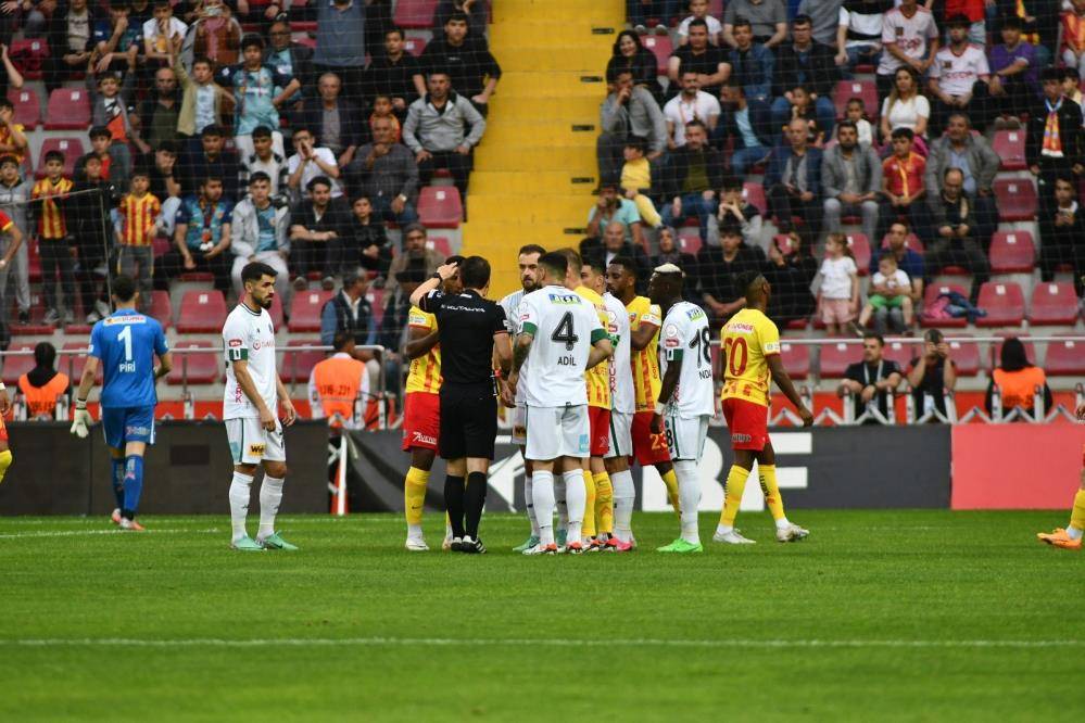 Ligde kalma hesapları yapan Konyaspor’un Kayserispor maçından kareler 42