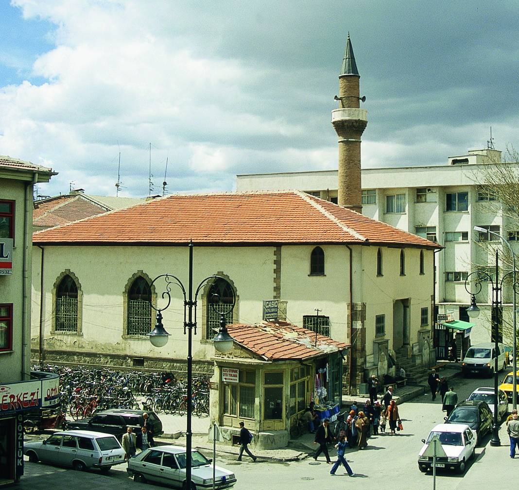 Anadolu’daki en eski güneş saati Konya’daki bu camide 1