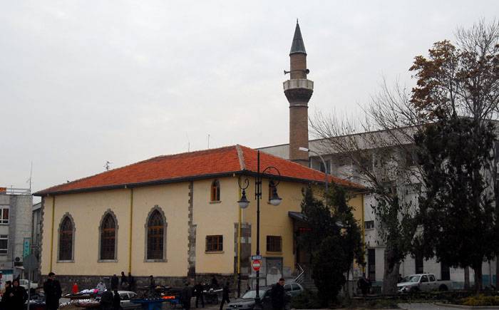 Anadolu’daki en eski güneş saati Konya’daki bu camide 11