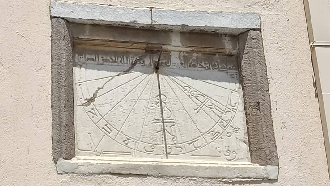 Anadolu’daki en eski güneş saati Konya’daki bu camide 9