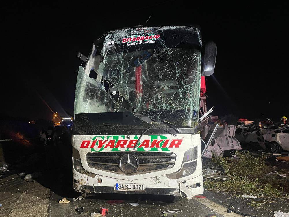 Türkiye’yi hüzne boğan kaza: 10 ölü, 39 yaralı 18