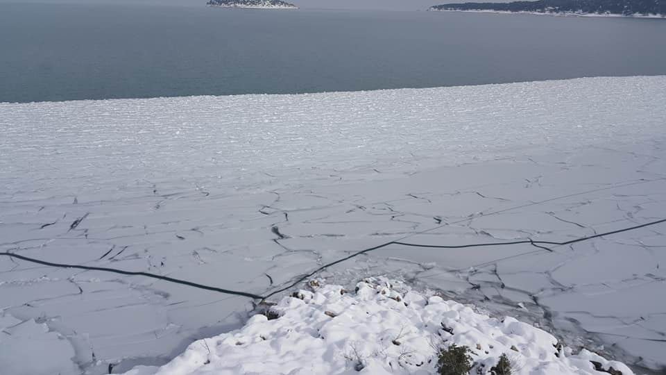 Beyşehir Gölü'nde balıkçıların buzlu ağlar arasında ekmek mücadelesi 16