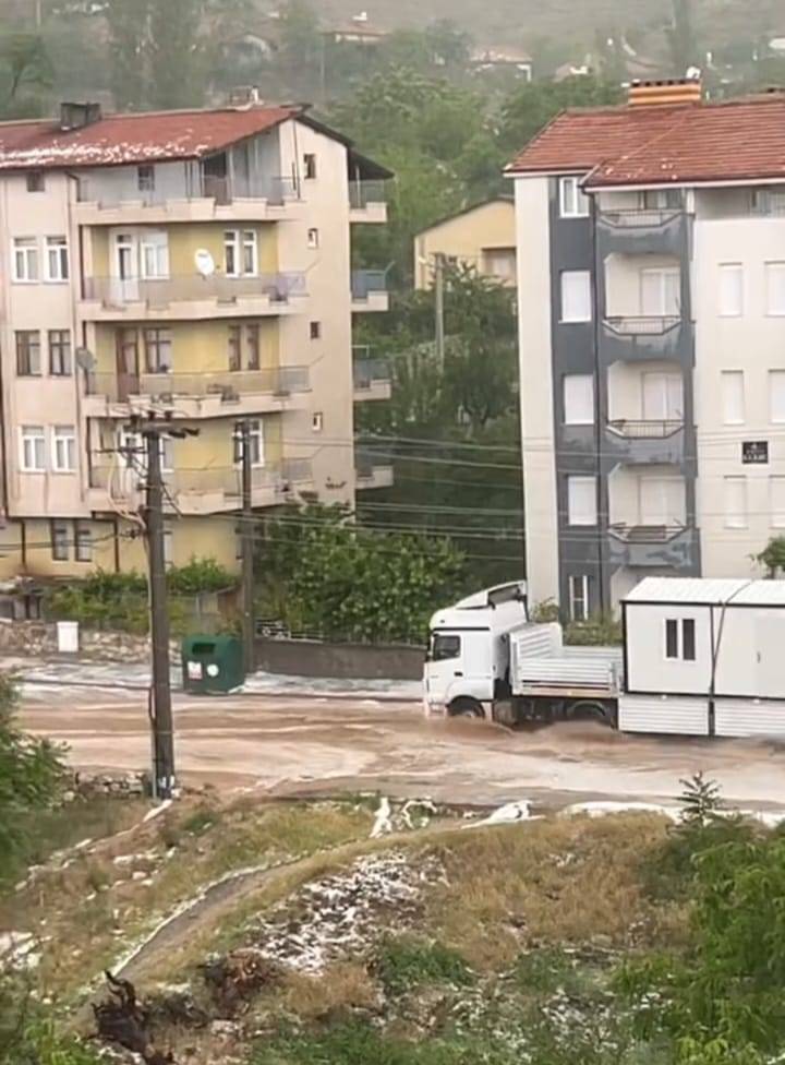 2 liseli kuzen sele kapıldı, vatandaşlar son anda kurtardı 4