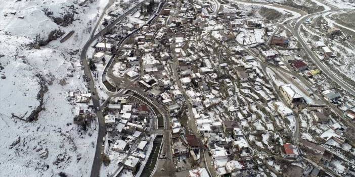 Konya'nın tarihi yapılarıyla ünlü mahallesinde kış güzelliği