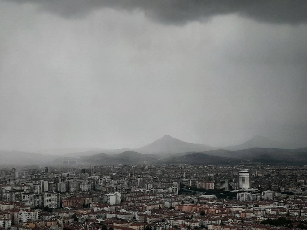 Konya bugün de ıslandı! Yeni tahminler 30 dereceyi gösteriyor 1