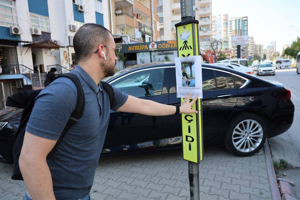 Sokaktaki bu ilginç ilanı gören dönüp bir daha baktı! “Suratına tükürün” 4