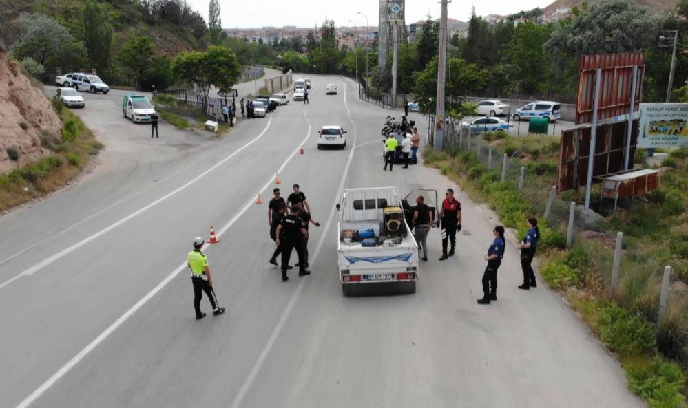 Polis uyuşturucuyu kadının iç çamaşırında buldu 11