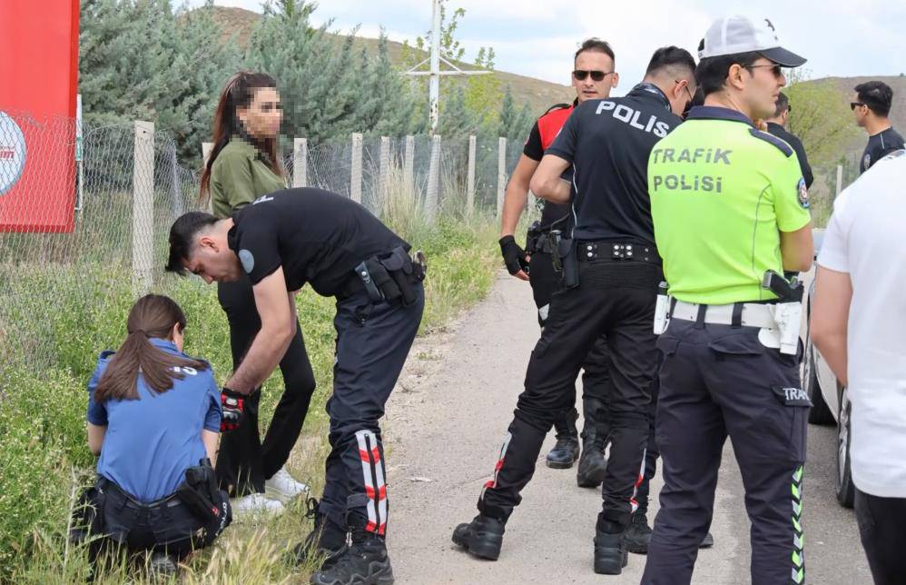 Polis uyuşturucuyu kadının iç çamaşırında buldu 4