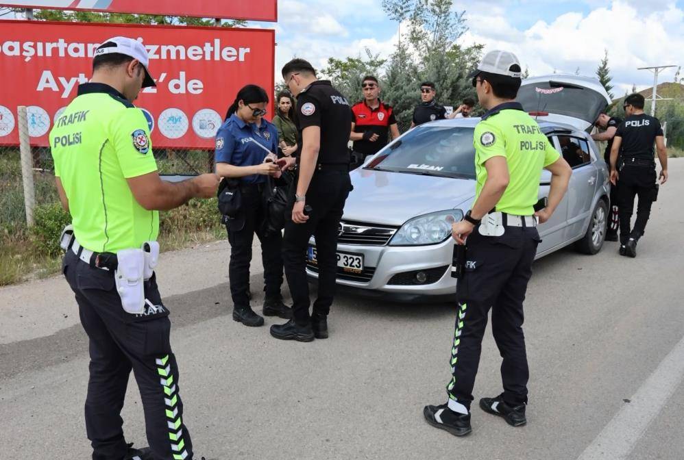 Polis uyuşturucuyu kadının iç çamaşırında buldu 9