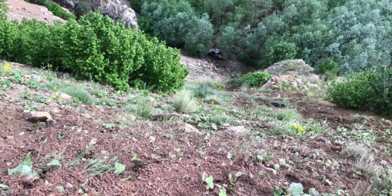 Kamyonet 150 metreden dere yatağına yuvarlandı: 1 ölü