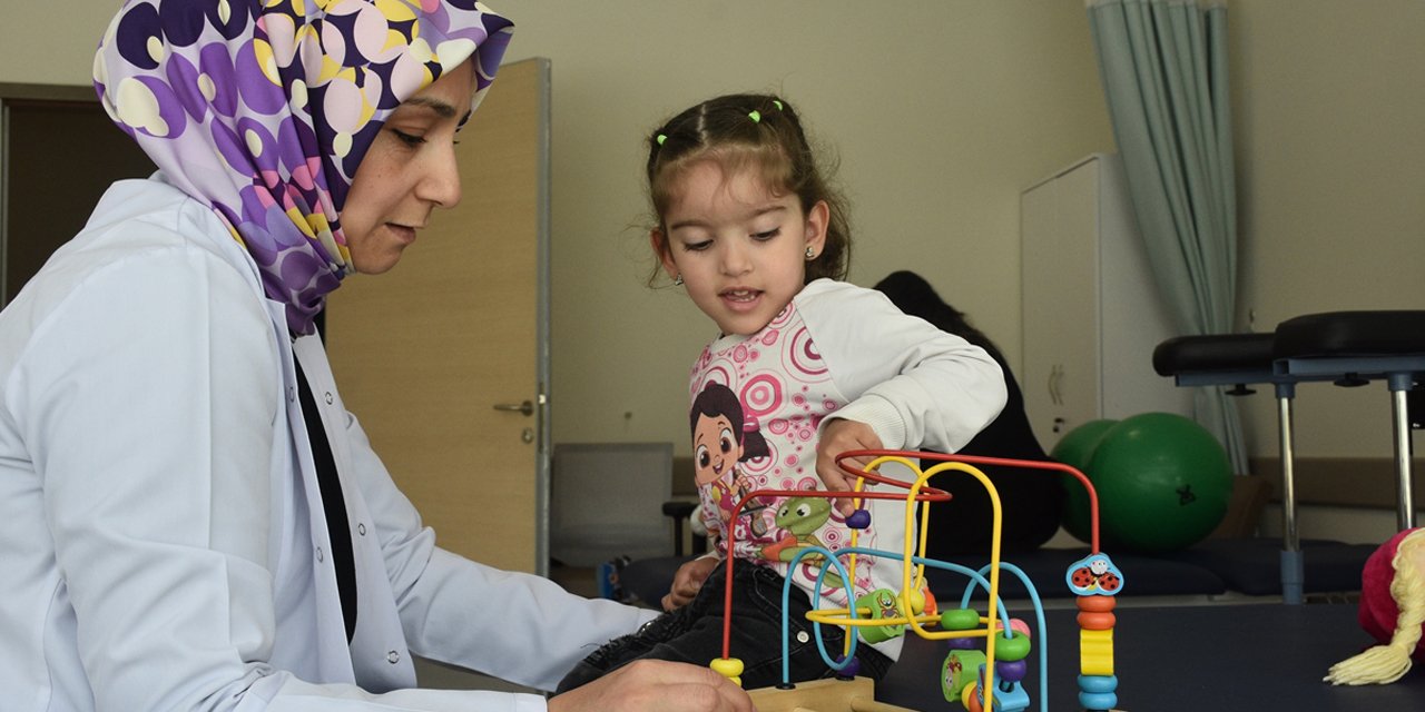 Serebral palsili çocuklar Konya’daki merkezde yaşama tutunuyor