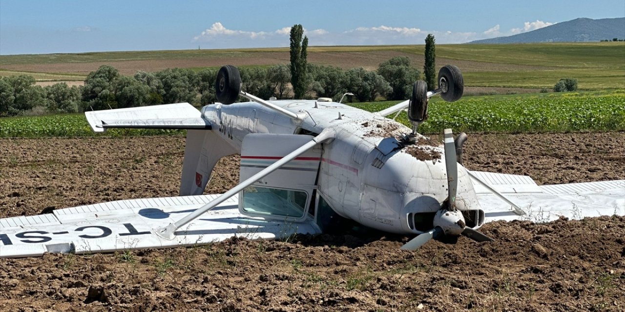 Son Dakika: Aksaray yakınlarına uçak düştü
