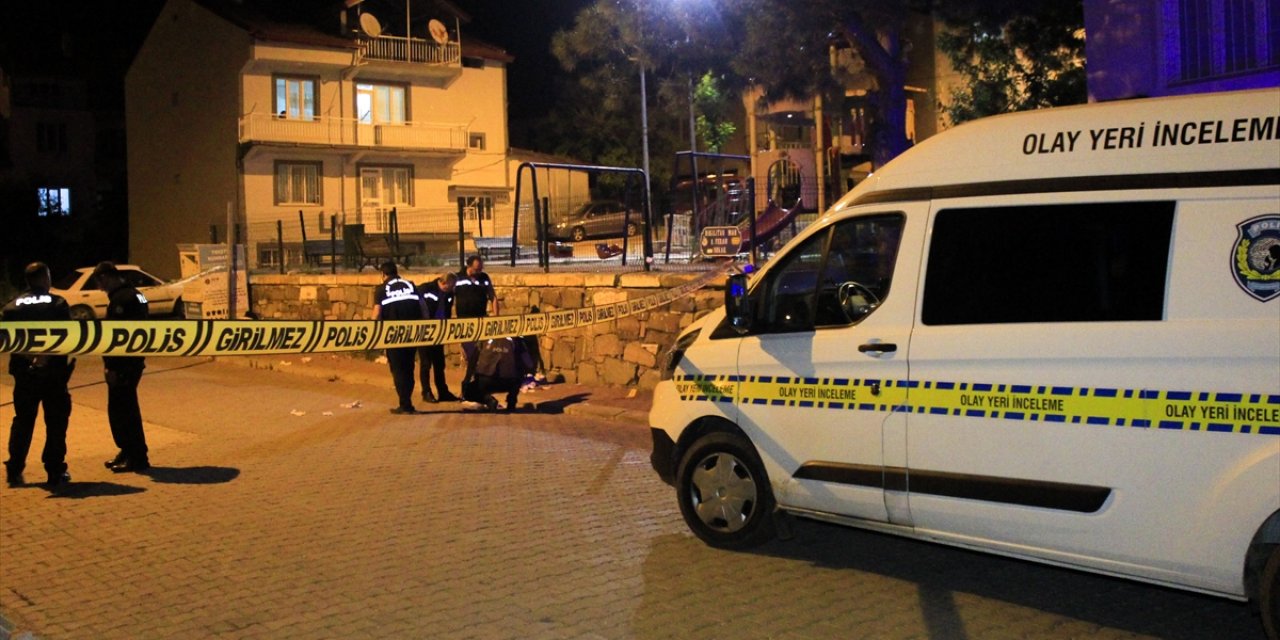 Gençler arasında bıçaklı kavga: 1’i ağır 4 yaralı