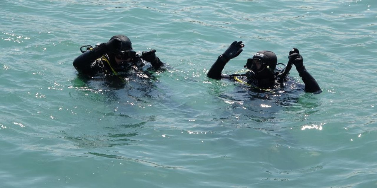 Ekipler suda biri 19 diğeri 20 yaşındaki iki gencin cesedini buldu
