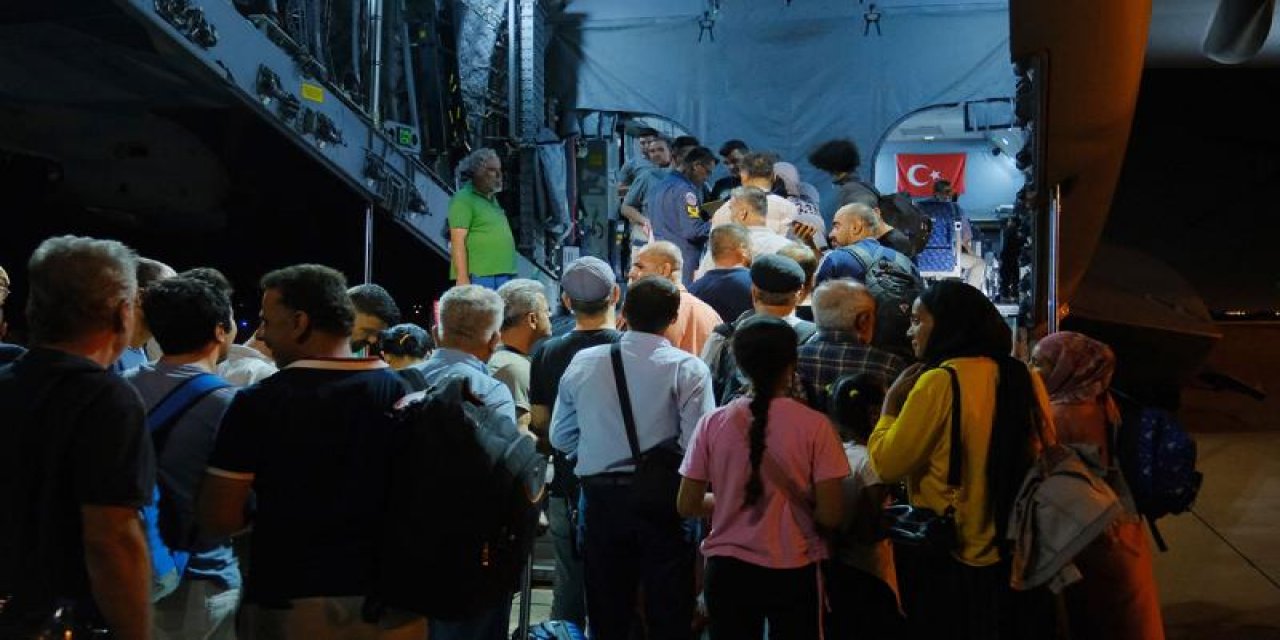 Ülkedeki çatışmalar nedeniyle binlerce Türk vatandaşı tahliye edildi