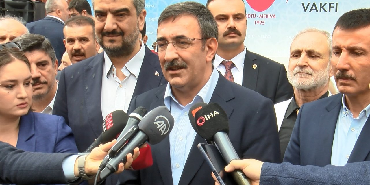 Son Dakika: Cumhurbaşkanı Yardımcısı Yılmaz'dan asgari ücret açıklaması