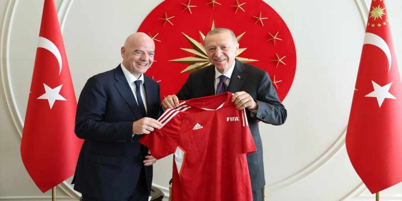 Cumhurbaşkanı Erdoğan, UEFA ve FIFA Başkanlarıyla görüştü