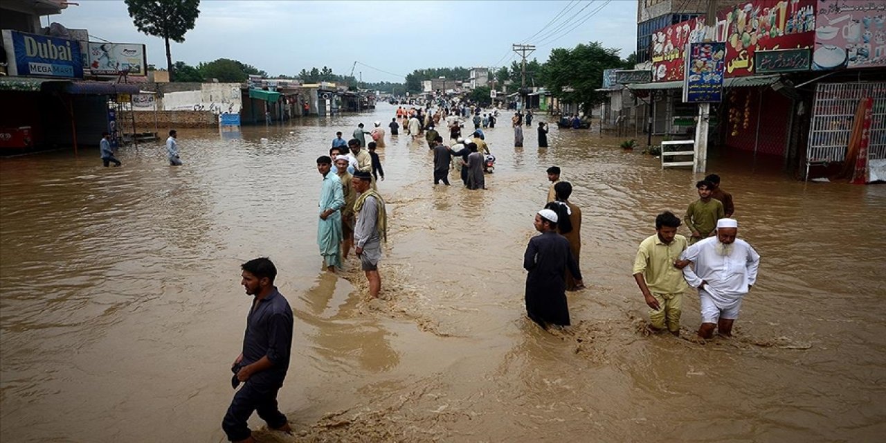 Şiddetli yağışların vurduğu ülkede 28 kişi öldü