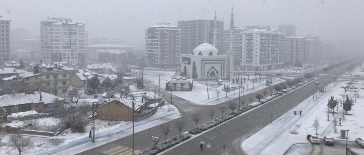 Konya beyaza büründü! Kar yağışı devam edecek mi?