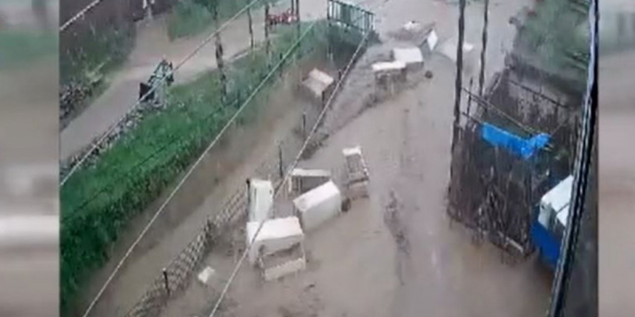 Sel suları beyaz eşya dükkanında ne varsa böyle götürdü